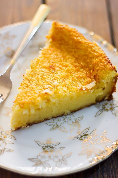 Impossible Coconut Pie, Coconut Pie Recipe, Custard Pie Recipe, Impossible Pie, Coconut Cream Pie Recipes, Coconut Tart, Coconut Custard Pie, Bisquick Recipes, Coconut Desserts