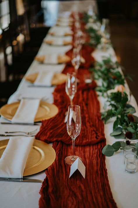 Photo Credit: Jo Julia Photography
Florals: Bitterroot Studio Burgundy And Gold Christmas, Gold Christmas Table, Christmas Table Setting, Wedding Tablescape, Tablescape Inspiration, Christmas Table Settings, Wedding Tablescapes, Burgundy And Gold, Fall Table