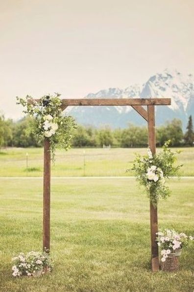 Wedding Arch Greenery, Simple Wedding Arch, Wood Wedding Arches, Wedding Trellis, Wedding Arch Ideas, Wooden Wedding Arches, Wedding Ceremony Setup, Wedding Arches Outdoors, Diy Wedding Arch