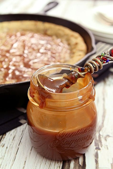 Best Caramel Sauce, Fall Treats Recipes, Bourbon Caramel Sauce, Salty Desserts, Caramel Sauce Recipe, Bourbon Recipes, Skillet Chocolate Chip Cookie, Caramel Recipes Sauce, Homemade Caramel Sauce