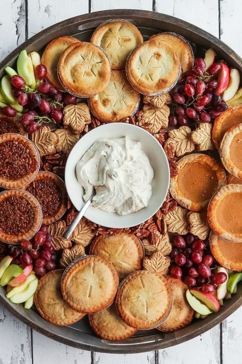 Mess Free Appetizers, Pie Board, Snack Platters, Autumn Gathering, Gathering Ideas, Dessert Board, Pie Party, Mini Pie, Fingerfood Party