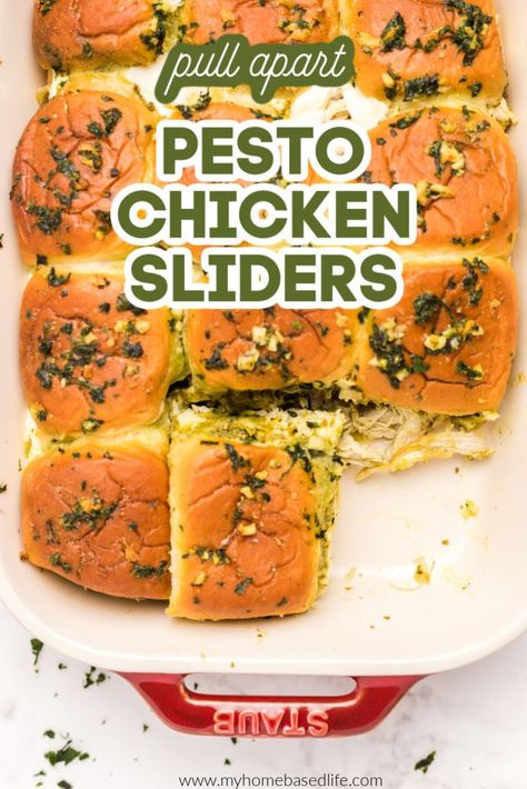 Chicken Pesto Hawaiian Roll Sliders, Pesto Hawaiian Sliders, Hawaiian Roll Sliders Pesto, Chicken Pesto Sliders Recipes, Pesto Chicken Sliders Hawaiian Rolls, Healthy Chicken Sliders, Turkey Pesto Sliders, Pesto Sliders Recipes Hawaiian Rolls, Hawaiian Roll Chicken Sliders