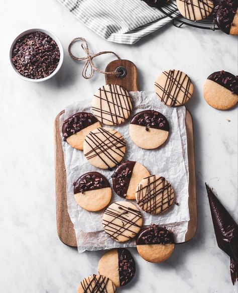 Orange Shortbread Cookies, بيتي فور, Orange Shortbread, Food Photography Dessert, Baking Photography, Resepi Biskut, Dessert Photography, Food Photography Props, Food Photography Inspiration