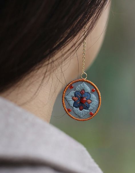 DIY Embroidery Earrings Gift (Including DIY materials) — Obiono Embroidery Hoop Earrings, Hand Embroidery Earrings, Diy Embroidery Earrings, Earring Embroidery, Embroidery Jewellery, Hand Embroidered Jewelry, Embroidery Earrings, Embroidered Earrings, Diy Projects Gifts