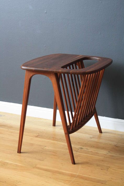 Love dual purpose objects. This one serves two purposes in the same room with style. Mid Century Chair Makeover, Mcm Furniture, Прикроватные Тумбочки, Chair Makeover, Folding Chairs, Chair Side Table, Mid Century Modern Decor, Mid Century Chair, Retro Furniture