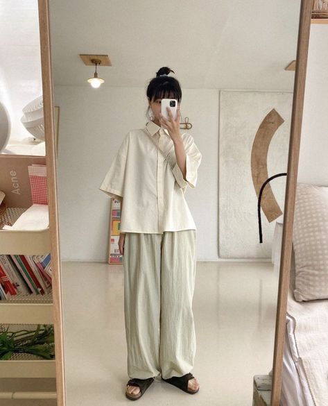 [Ad] 40 Japanese Minimalist Fashion Woman Tricks You Don't Want To Miss Now #japaneseminimalistfashionwoman Japan Everyday Fashion, Minimalist Outfit Japanese, Modest Japanese Fashion, Japanese Outfits Summer, Japan Minimalist Fashion, Japanese Minimalist Fashion Summer, Korean Minimalist Outfit, Japanese Summer Fashion, Japanese Fashion Summer