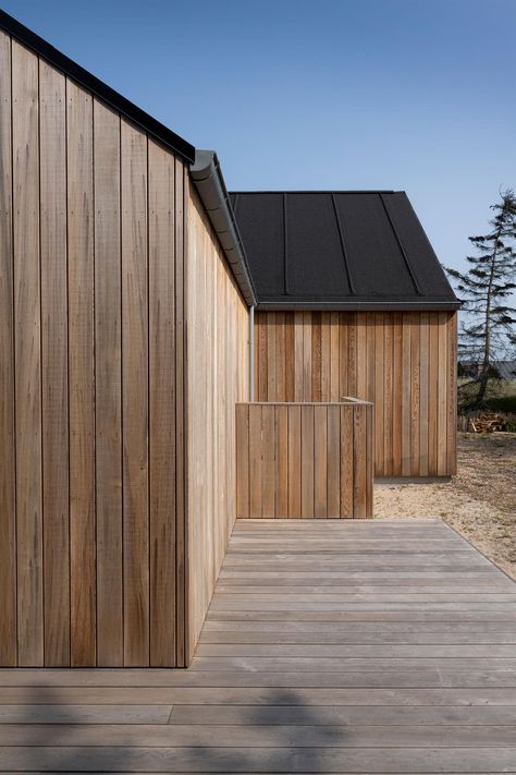 Wood Cladding Exterior Modern, Exterior Wood Paneling, Natural Wood Siding, Scandinavian Cabins, Vertical Wood Siding, Scandinavian Exterior, Wood Cladding Exterior, Modern Siding, House Architecture Styles