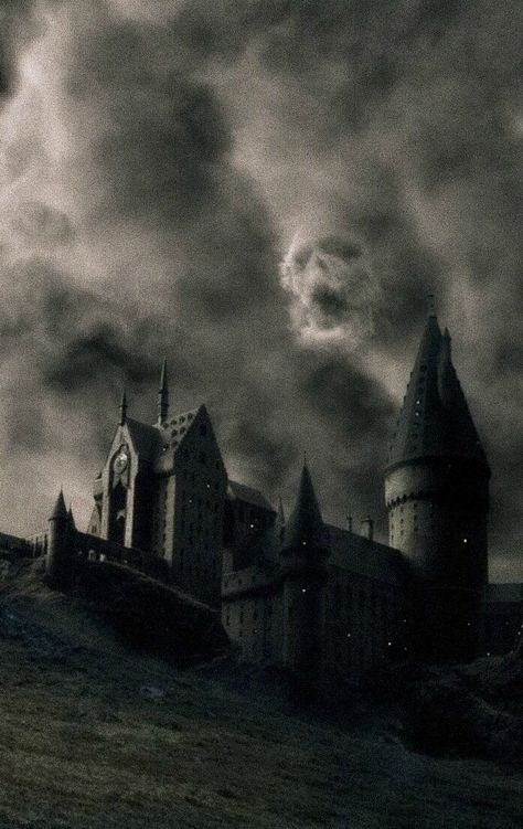 The Dark Mark, Dark Harry, Imprimibles Harry Potter, Harry Potter Wall, Harry Potter Background, Hogwarts Aesthetic, Hogwarts Castle, Newt Scamander, Slytherin Aesthetic