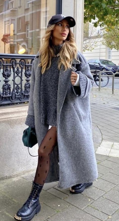 Fall Outfit 10 Winter Outfits, Mantel Outfit, Winter Date Outfits, Pastel Outfit, Winter Mode, Paris Outfits, Grey Coat, Autumn Outfit, Outfit Inspo Fall