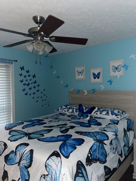 Blue Theme Room Bedrooms, Butterfly Room Decor Ideas, Blue Butterfly Room Ideas, Blue Butterfly Bedroom Ideas, Room Ideas Aesthetic Blue Walls, Blue Butterfly Decor, Blue Butterfly Bedroom, Butterfly Room Aesthetic, Blue Wall Room Ideas Bedrooms