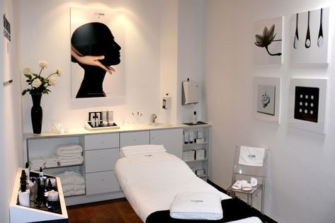 Massage Room Decor, Salon Interior Design Ideas, Facial Room, Home Spa Room, Home Beauty Salon, Esthetician Room Decor, Esthetics Room, Spa Room Decor, Esthetician Room