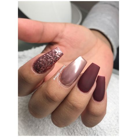 Rose Gold Maroon Rose Gold Nails, Rose Brown Nails, Burgundy Rose Gold Nails, Burgundy And Rose Gold Nails, Gold Burgundy Nails, Rose Gold Nails Acrylic, Hoco 2023, Burgundy Acrylic Nails, Rose Gold Nail Polish