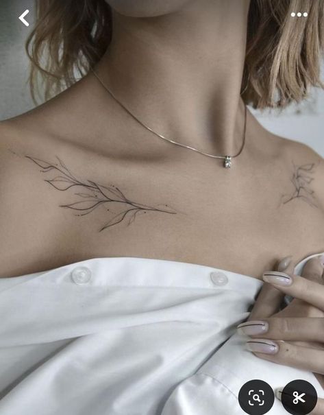 Under Collar Bone Tattoos, Clavicle Tattoo, Tattoo Line, Sun Tattoos, Collar Bone Tattoo, Classy Tattoos, Tattoo Feminina, Elegant Tattoos, Feminine Tattoos