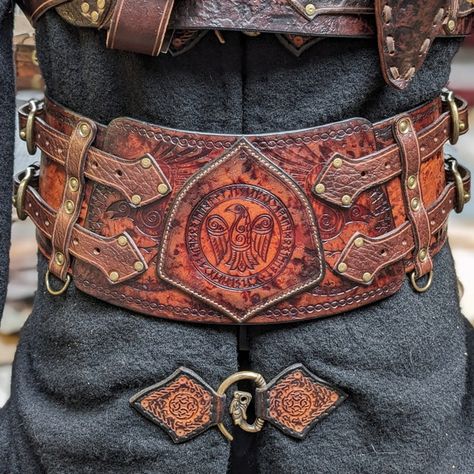 Artisanya - Etsy India Pirate Garb, Arte Viking, Front Pieces, Viking Belt, Viking Armor, Leather Bracers, Nordic Vikings, Leather Armor, Tan Cowhide