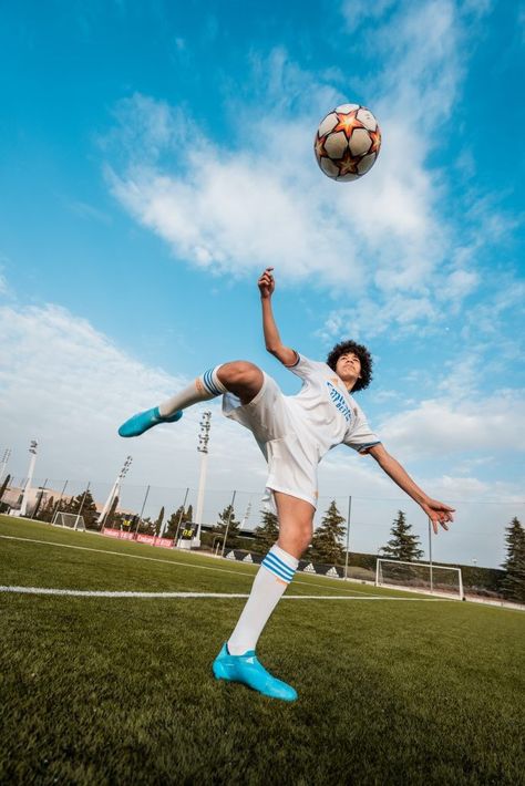 Soccer Action Shots Photography, Soccer Photoshoot Ideas, Soccer Studio Photography, Football Photoshoot Ideas, Football Photography Soccer, Sports Photography Ideas, Soccer Shots, Football Shooting, Soccer Photography Poses