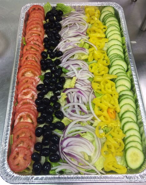 Catering Salads Salad Platting Idea, Catering Salad, Salads For Catering, Salad Catering Display, Creative Salads Presentation, Salad Catering, Party Food Bars, Vegetable Tray, Decorações Com Comidas