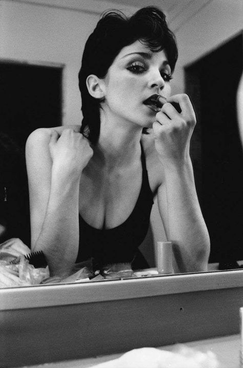 Madonna applying lipstick in a mirror when she was studying dance in New York City in the late 1970s. Applying Lipstick, Madonna 80s, Madonna Photos, Goldie Hawn, Jodie Foster, Beauty Hair Makeup, Steven Tyler, Priscilla Presley, How To Apply Lipstick