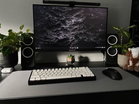 Dark Gaming Setup, Office Couture, Bedroom Gaming Setup, Keyboard Green, Desktop Bg, Green Pc, Apple Set, Gaming Bedroom, Gaming Desk Setup