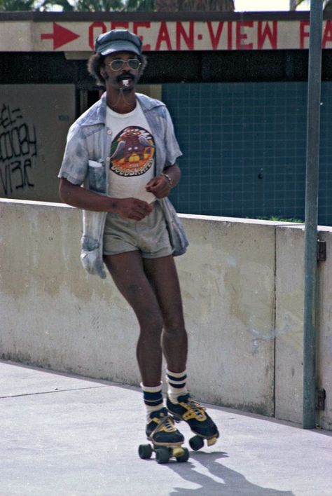 70s Roller Skating Outfits, 80s Roller Skating Outfit, Story Poses, Jamel Shabazz, Roller Skating Outfits, Skating Outfit, Roller Disco, Roller Skaters, 70’s Fashion