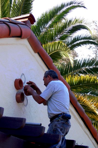 Spanish Style Homes With Awnings, Spanish Colonial Front Porch, Spanish Front Porch Ideas, Spanish Style Courtyard Patio, Desert Spanish Home, Spanish Style Outdoor Lighting, Spanish Courtyard Ideas Hacienda Style, Spanish Patio Ideas Courtyards, Spanish Style Yard