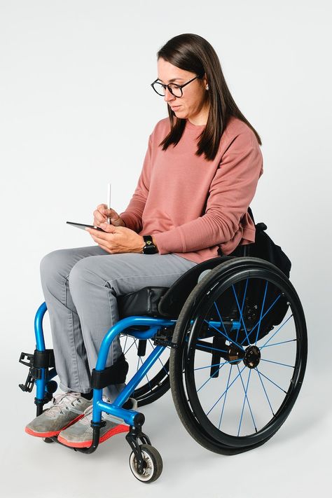 Woman in a wheelchair using a digital tablet | free image by rawpixel.com / McKinsey Farm Mural, Wheelchair Fashion, Wheelchair Women, People Png, Digital Tablet, Figure Drawing Reference, Female Images, Wheelchair, Figure Drawing