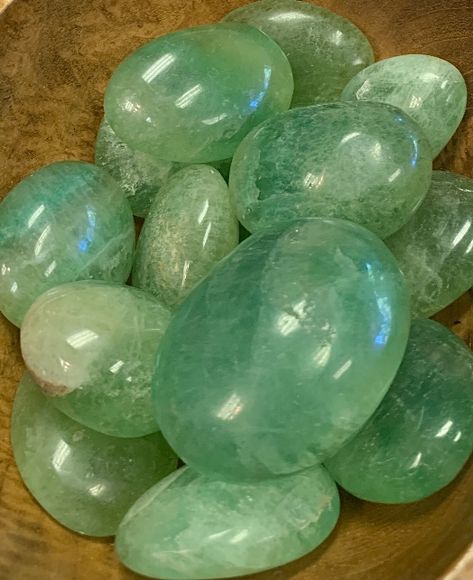 Green Witch Aesthetic, Rock Candle, Crystal Vibes, Crystal Aesthetic, Pretty Rocks, Green Fluorite, Cool Rocks, Green Witch, Crystal Gems