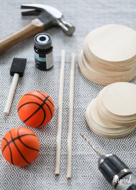 Basketball Centerpiece Ideas Diy, Diy Basketball Centerpiece Ideas, Basketball Centerpieces Diy, Basketball Banquet Decorations, Basketball Banquet Centerpieces, Basketball Banquet Ideas, Basketball Centerpiece Ideas, Diy Basketball Party, Diy Basketball Hoop