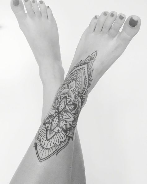 Still Tattoo, Mandala Foot Tattoo, Tato Mandala, Henna Floral, Font Tato, Tattoo Lotus, Tattoos Beautiful, Shin Tattoo, Ankle Tattoos For Women