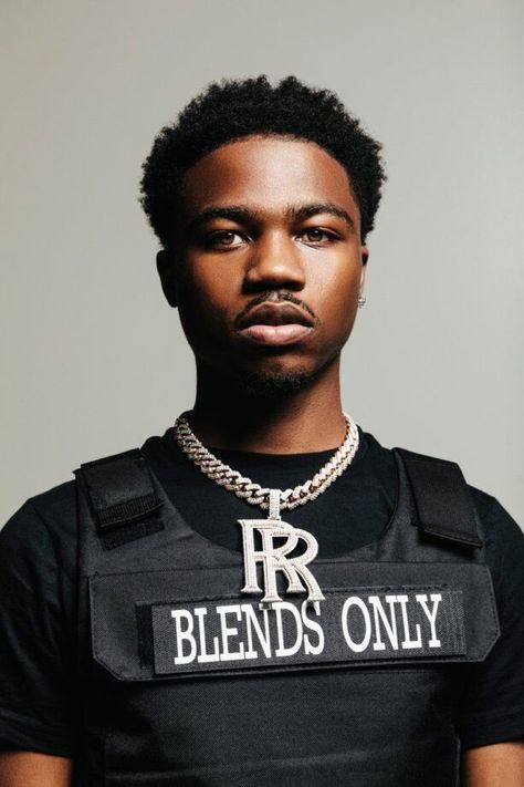 Roddy Ricch Wallpaper Iphone, Roddy Ricch Wallpaper, Fine Rappers, Roddy Rich, Rap Us, Roddy Ricch, Rap Album Covers, Rapper Wallpaper Iphone, Rapper Style