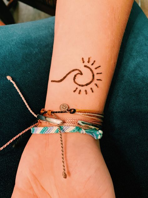 Henna Inspired Tattoos Arm, Henna Beachy Designs, Surfer Henna, Ocean Henna Tattoo, Hena Ideas Summer, Mini Tattoos Cute, Hena Designs Summer, Summer Tatoos Aesthetic, Beachy Henna Ideas