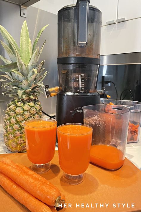 Carrot Pineapple Ginger Juice - her healthy style #herhealthystyle Carrot Pineapple Juice, Pineapple Ginger Juice, 369 Cleanse, Ginger Juice Benefits, Health Juice Recipes, Improving Eyesight, Heavy Metal Detox Smoothie, Metal Detox Smoothie, Miracle Juice