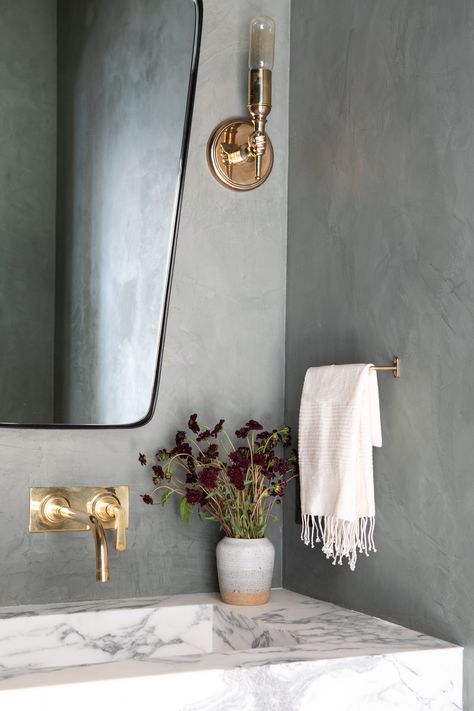 Client Greater than Great by Amber Interiors on 1stdibs Brass Towel Bar, Wallpaper Bathroom, Shoppe Amber Interiors, Bathroom Towel Bar, Amber Interiors, Powder Bath, Elegant Bathroom, Bathroom Wallpaper, Marble Bathroom