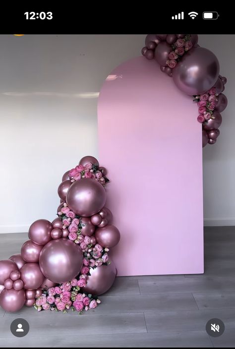 Floral And Balloon Backdrop, Free Standing Balloon Garland, Flower And Balloon Backdrop, Balloon And Flower Arch, Online Birthday Card Maker, Flower Wall Design, Party Balloons Diy, Boy Baby Shower Centerpieces, Bride To Be Balloons