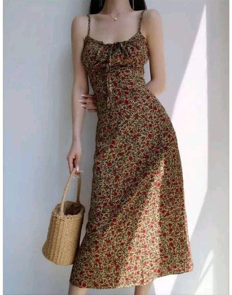 Spaghetti Strap Casual Dress, Pretty Summer Dresses Long, Floral Summer Dress Long, Floral Dress Aesthetic, Downtown Summer, Retro Summer Dress, Floral Beach Dress, Light Dresses, Eco Friendly Dress