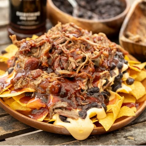 Pulled Pork Nachos Smoked Pork Nachos, Pulled Pork Nachos Recipe, Sweet Bbq Chicken, Pork Nachos Recipe, Homemade Nacho Cheese Sauce, Meat Casseroles, Spaghetti Dishes, Bbq Chicken Nachos, Ham Leftovers