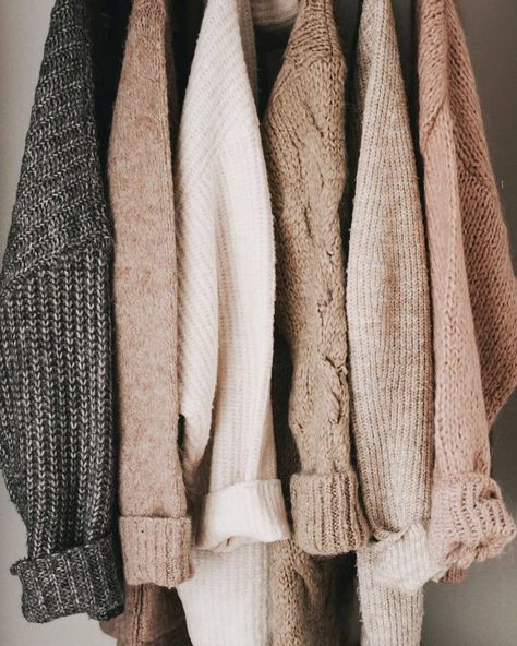 Sweater Aesthetic, Brown Aesthetic, Autumn Aesthetic, Winter Sweaters, Clothing Rack, Sweater Weather, Capsule Wardrobe, Aesthetic Clothes, Winter Outfits