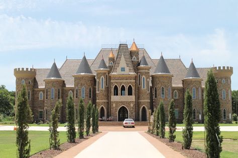 Castles in America Castles In America, American Castles, Modern Castle, Oheka Castle, Castle Home, Castle Mansion, Dream Mansion, Old Mansions, Casas The Sims 4