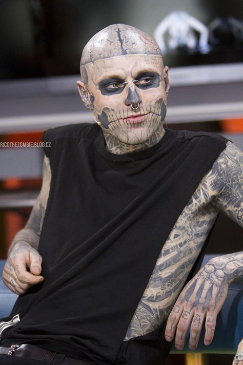 Su sonrisa Rick Genest, Zombie Boy, Inked Men, Jesse Pinkman, Face Tattoo, Canadian Artists, Body Mods, Inked Girls, Johnny Depp