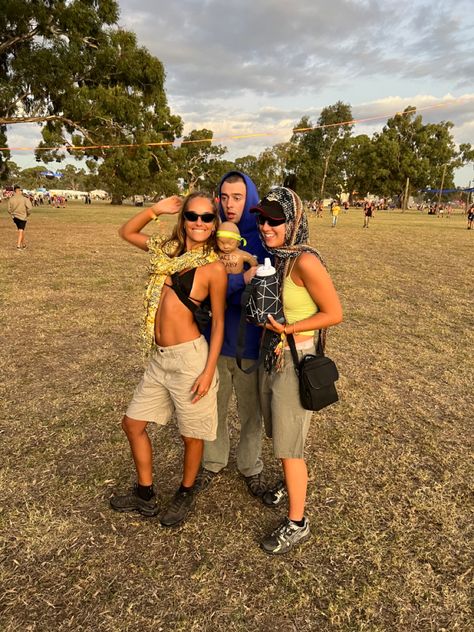 Festival Abroad Outfit, Pitch Outfit, Festival Outfit Inspo 2023, Uk Music Festival Outfits, Festival Outfits 2023 Australia, Australia Festival Outfits, Pitch Music And Arts Festival Outfits, Uk Festival Outfit Ideas, Aus Festival Outfits