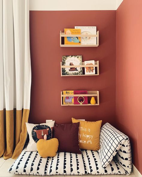 Book Nook Ideas For Kids, Reading Nook Boys Room, Reading Corner Baby Room, Toddler Reading Nook Boy, Attic Kids Bedroom Ideas, Toddler Bedroom Reading Corner, Toddler Room Reading Corner, Reading Nook Nursery, Child Reading Nook