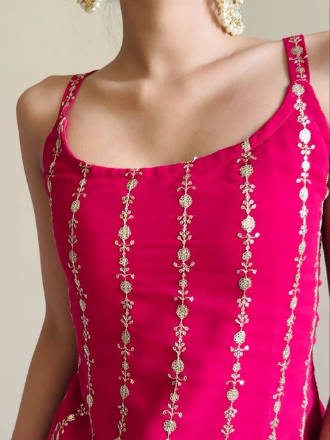 Short Kurti Aesthetic, Desi Kurti, Kurti Aesthetic, Simple Indian Suits, Pink Kurti, Cute Cheap Outfits, Trendy Outfits Indian, Modest Casual Outfits, Simple Kurti Designs