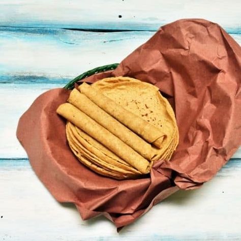 How to Soften Corn Tortillas in a Microwave Homemade Tortilla Soup, Traditional Guatemalan Food, Guatemalan Desserts, Guatemala Food, Mexican Tamales, Guatemalan Recipes, Fried Beans, Homemade Corn Tortillas, Most Popular Desserts