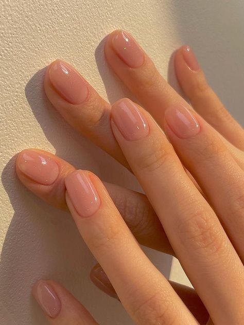 subtle shimmer nude short nails Nude Nail, Nude Nail Designs, Subtle Nails, Blush Nails, Pretty Gel Nails, Neutral Nails, Girls Nails, Clean Nails, Elegant Nails