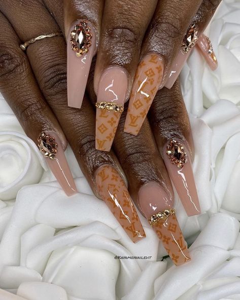 Short Nail Spring, Coffin Natural Nails, Nails Coffin Natural, Coffin Short Nails, Chanel Nails Design, Nails Coffin Short, Louis Vuitton Nails, Nail Spring, Nail Black