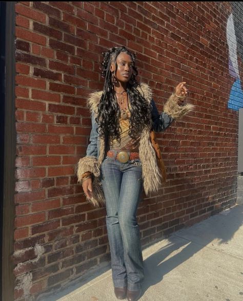 70s Fur Jacket Outfit, Penny Lane Outfits, Penny Lane Coat Outfit, Winter Bohemian Outfits, Earthy Fashion, Vintage Outfit Ideas, Maximalist Outfit, Fashion 2000, Denim Jacket With Fur