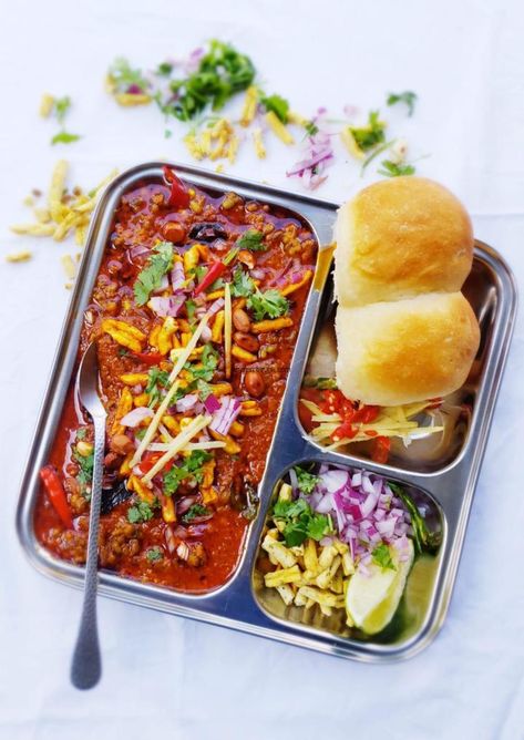 Tofu Buddha Bowl, Misal Pav Recipes, Tawa Pulao, Misal Pav, Pav Bhaji Recipe, Recipe Korean, Veg Restaurant, Bhaji Recipe, Naan Recipe