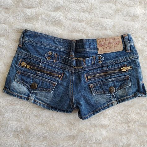 Mini Shorts Aesthetic, Y2k Outfits For School, Fall Y2k Outfits, Outfits With Leg Warmers, Mini Shorts Outfit, Y2k Outfits Winter, Mini Jean Shorts, Depop Clothes, Jean Shorts Outfit