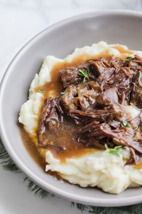 These Instant Pot Guinness Braised Short Ribs are so tender, full of flavor and the perfect addition to your holiday menu! Made in the Instant Pot, they are hands off and end up SO delicious! #shortribs #instantpotshortribs #instantpotbeefrecipes Crock Pot Chuck Roast, Pressure Cooker Pot Roast, Mississippi Roast Recipe, Hot Beef Sandwiches, Country Style Ribs, Slow Cooker Recipes Beef, Mississippi Mud, Slow Cooker Roast, How To Cook Beef