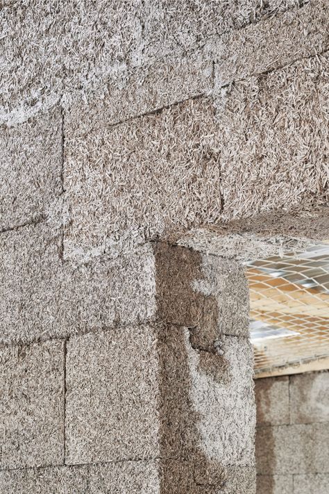 Lemoal Lemoal creates hempcrete sports hall in France Dual Occupancy, Co Housing, Eco Buildings, Sports Hall, Sustainable Building Materials, Facade Material, Acoustic Insulation, Sport Hall, Social Housing