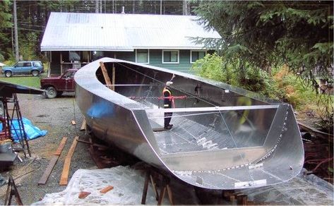 Do-It-Yourself Boat Building - everythingaboutboats.org Homemade Boat, Riva Boot, Boat Diy, Aluminum Boats, Wood Boat Building, Catamaran Yacht, Wooden Boat Building, Diy Boat, Boat Building Plans